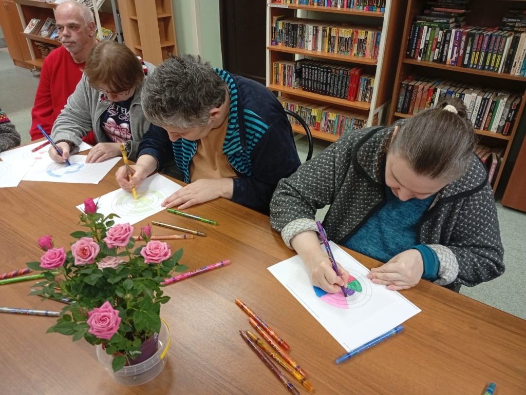 Мотивацию обсудили подопечные в СД «Чертаново». Фото: официальная страница СД «Чертаново» в социальных сетях