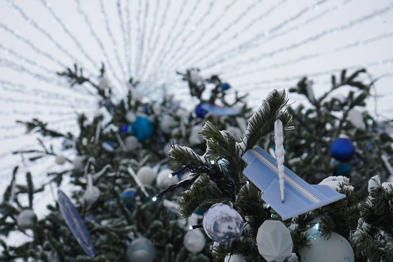 Мастер-класс по созданию новогодних открыток для бойцов проведут на катке. Фото: Анна Быкова, «Вечерняя Москва»