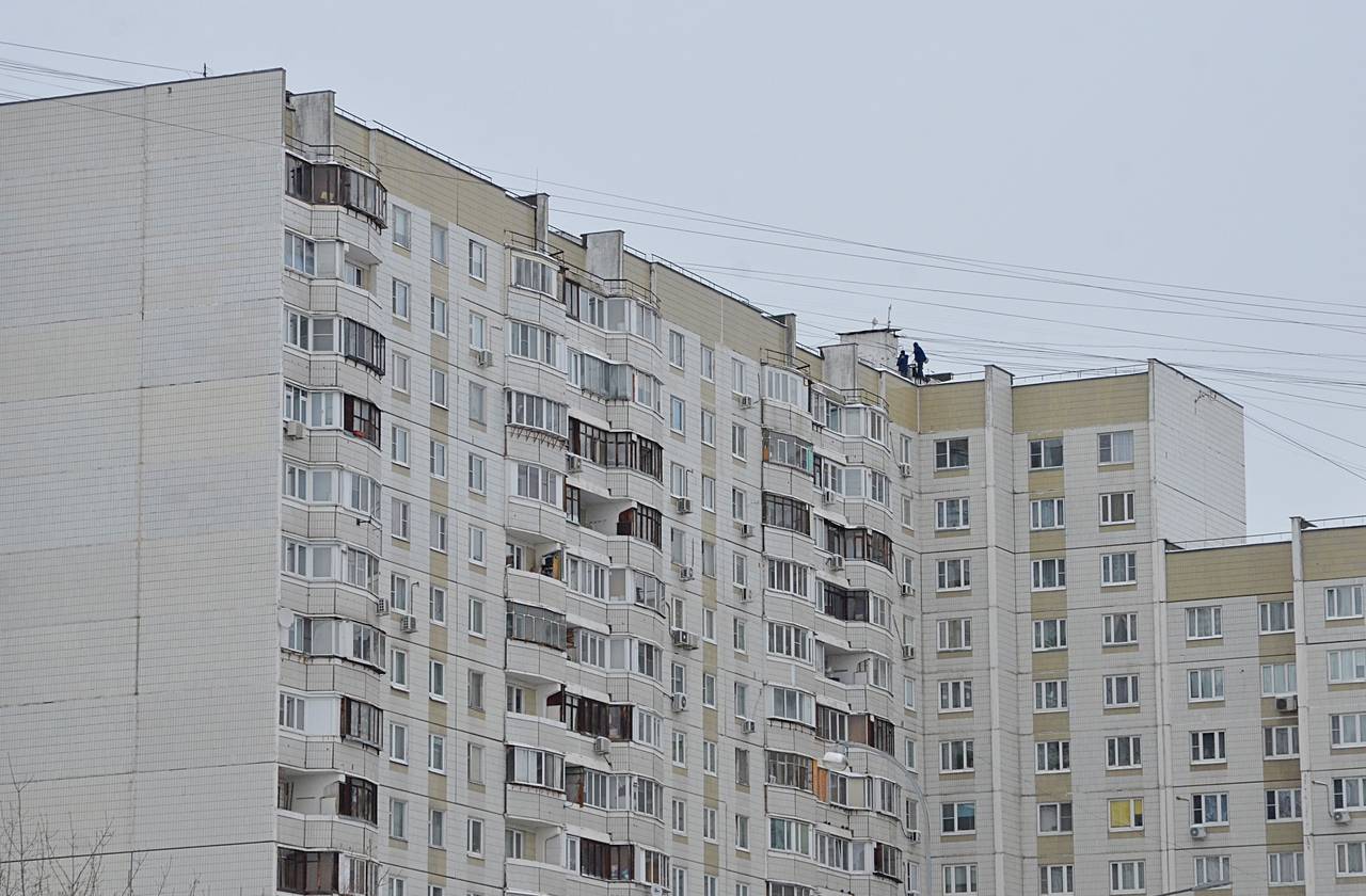 Глава управы района Чертаново Южное провел обход территории. Фото: Анна Быкова, «Вечерняя Москва»