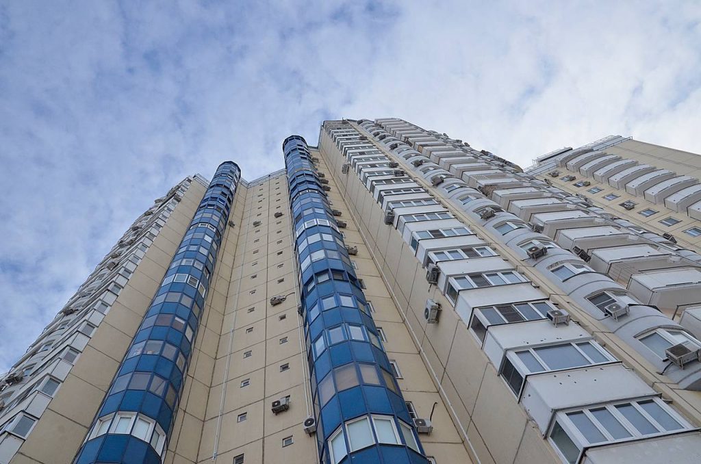 Первый заместитель главы управы Чертанова Южного провел обход территории. Фото: Анна Быкова, «Вечерняя Москва»