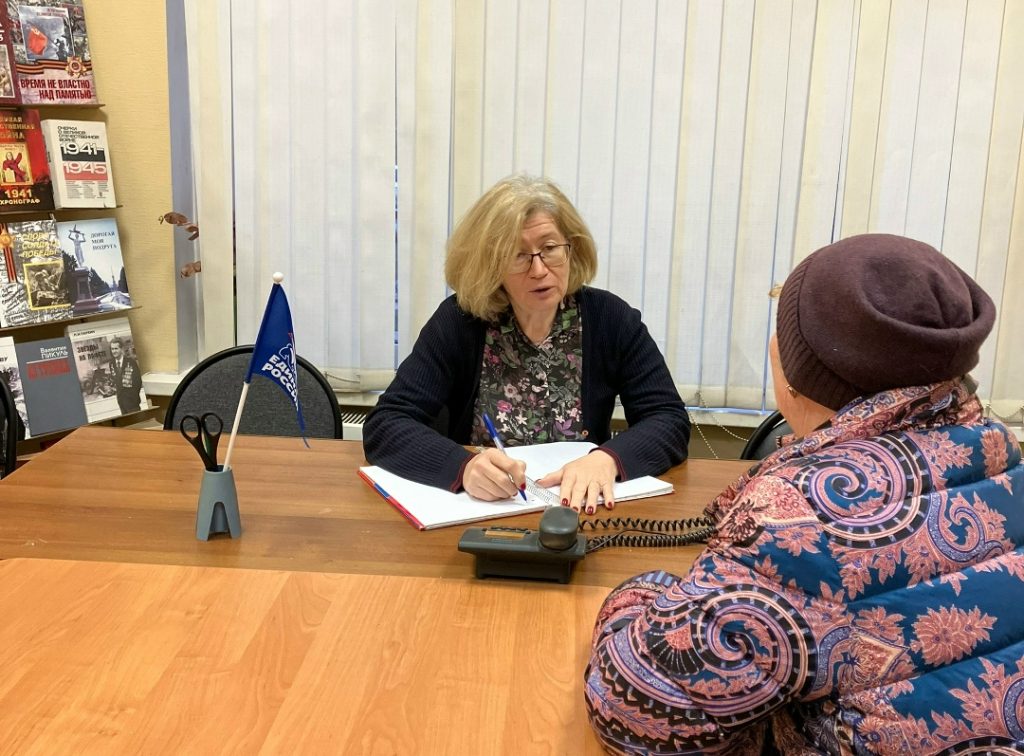 Депутат Елена Смирнова провела личный прием жителей Чертанова Южного. Фото: официальная страница Елены Смирновой в социальных сетях