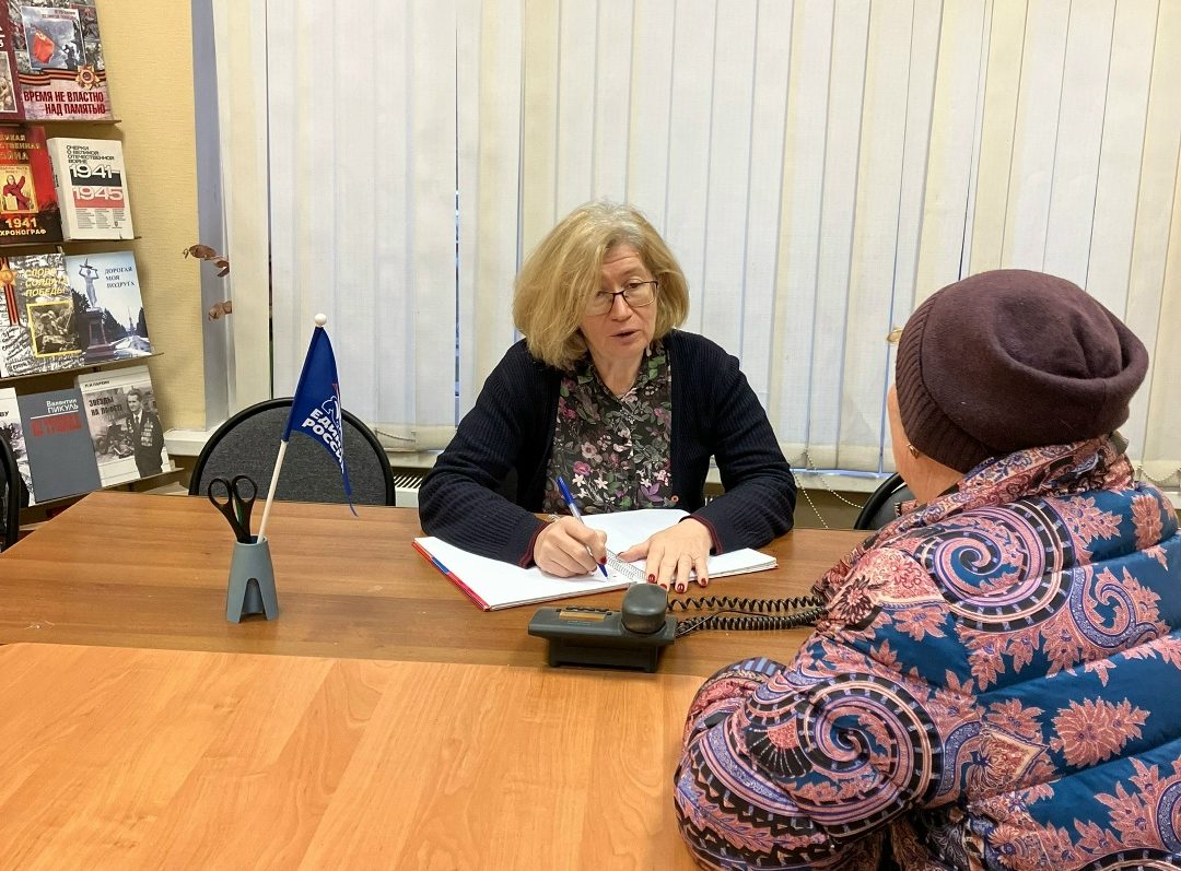 Депутат Елена Смирнова провела личный прием жителей Чертанова Южного. Фото: официальная страница Елены Смирновой в социальных сетях