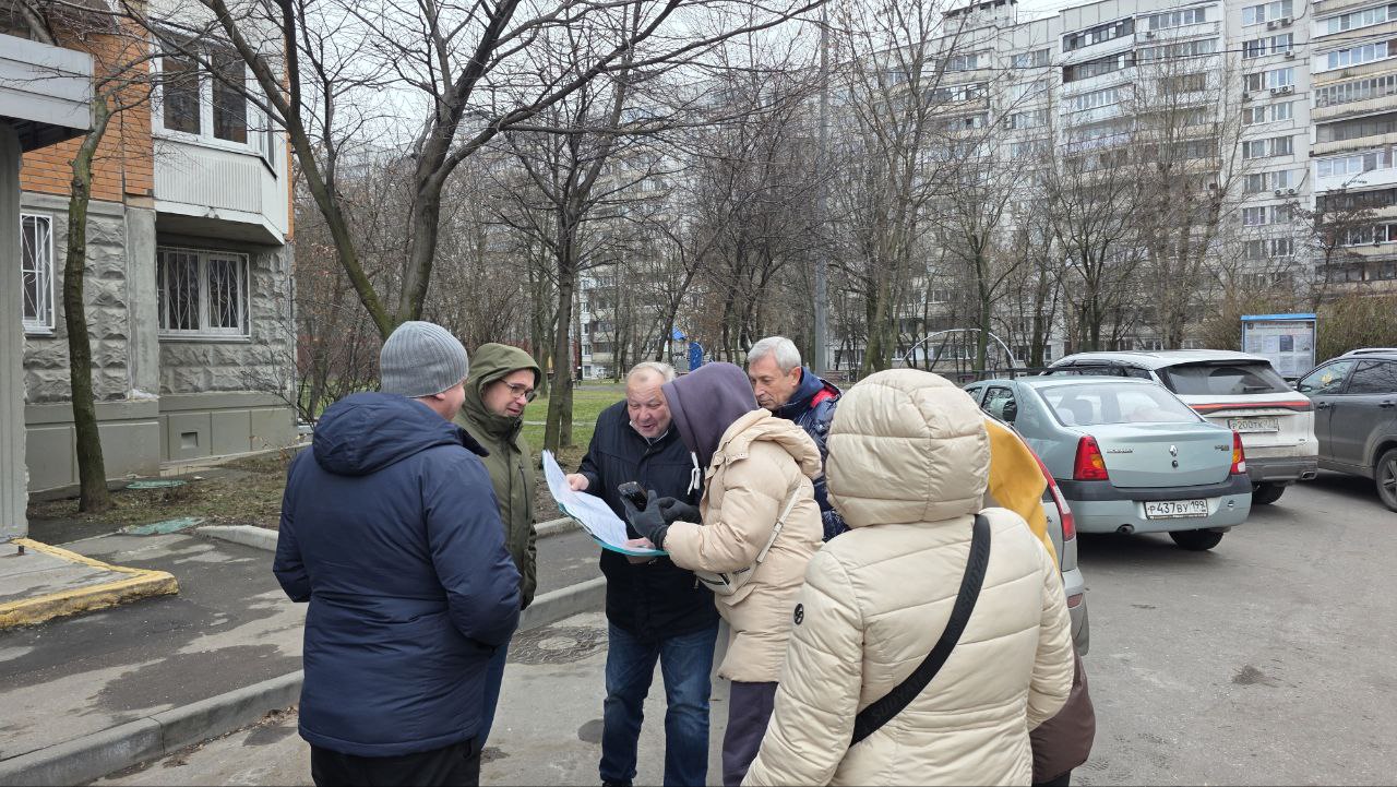 Представители власти провели традиционный обход территории Чертанова Южного. Фото: Telegram-канал муниципального округа Чертаново Южное