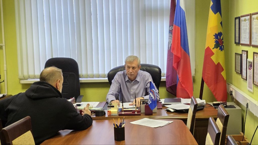 Глава муниципального округа Чертаново Южное провел личный прием граждан в рамках декады приемов «Единой России». Фото: Telegram-канал муниципального округа Чертаново Южное