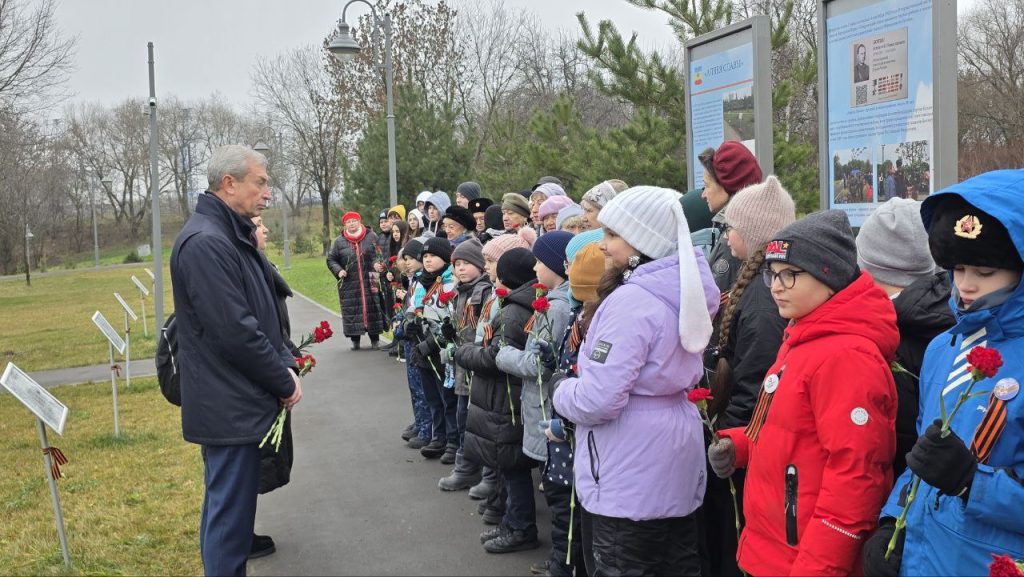 Память Подольских курсантов почтили в Чертанове Южном. Фото: Telegram-канал муниципального округа Чертаново Южное