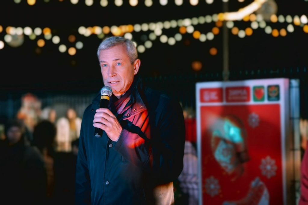 Глава МО Чертаново Южное Александр Новиков открыл фестиваль «Зима в Москве» в районе. Фото: Telegram-канал муниципального округа Чертаново Южное