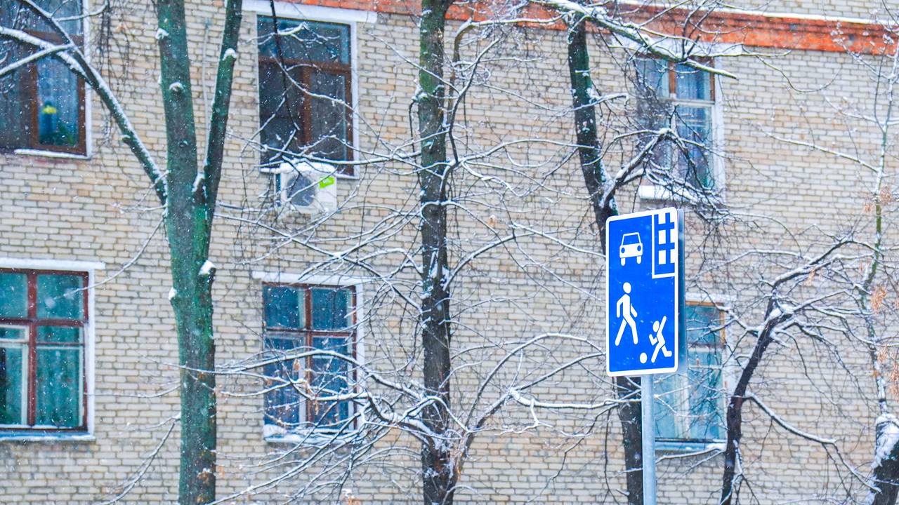 Глава управы Чертанова Южного совершил обход. Фото: Ксения Догонашева, «Вечерняя Москва»