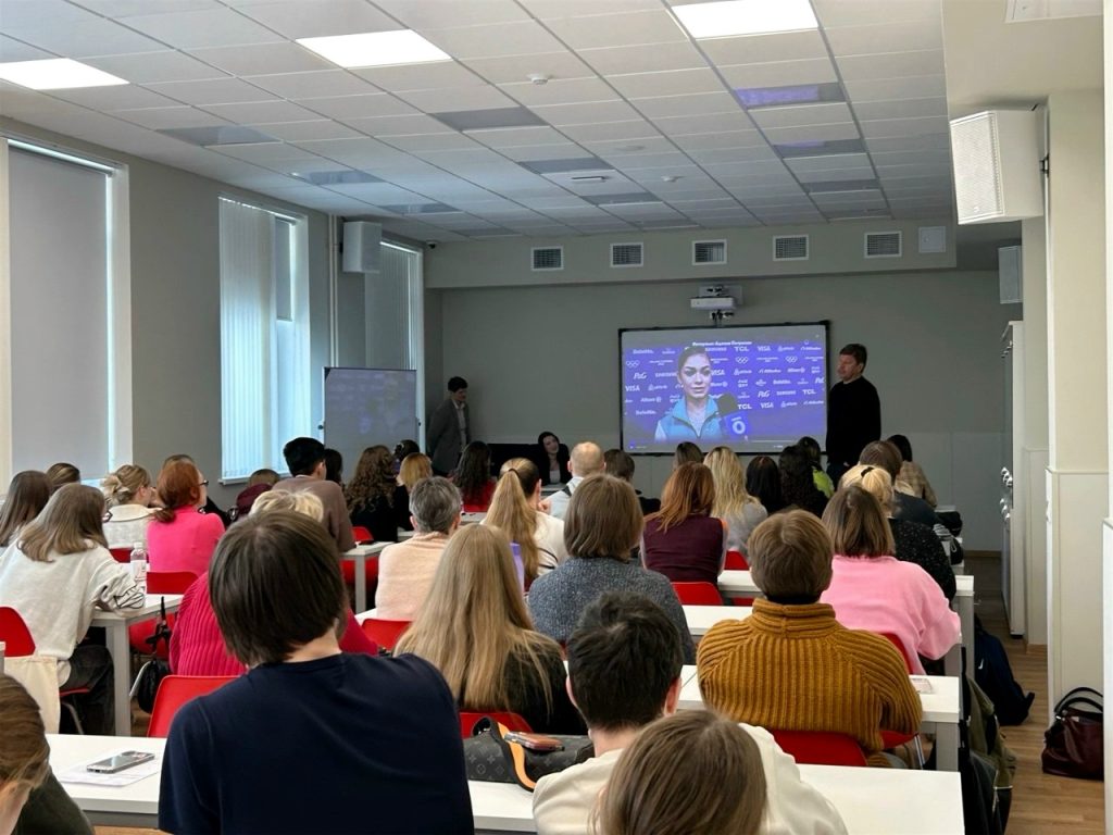 Дмитрий Губерниев провел лекцию для студентов МГУСиТа. Фото: страница МГУСиТ в социальных сетях