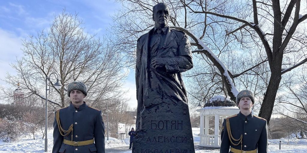 Памятник ветерану ВОВ установили в Чертанове Южном. Фото: пресс-служба Департамента культурного наследия города Москвы