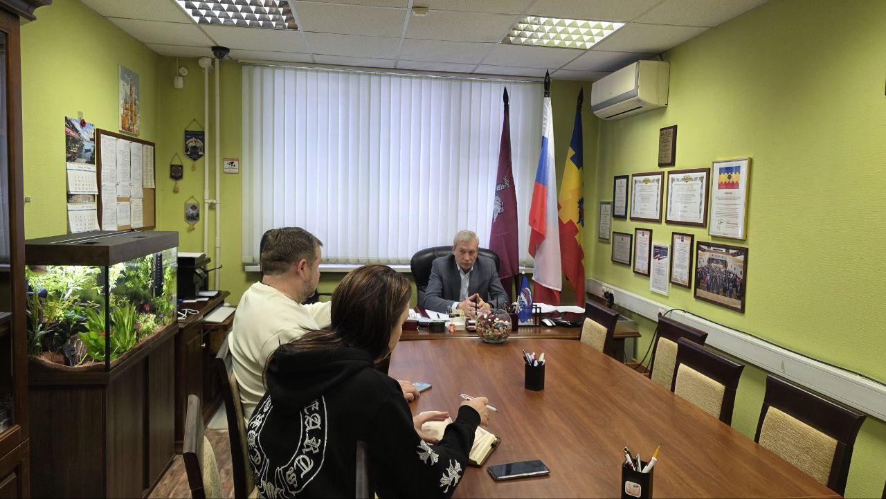 Жители Чертанова Южного обсудили с властями установку шлагбаумов для решения проблемы парковки. Фото: Telegram-канал Муниципального округа Чертаново Южное