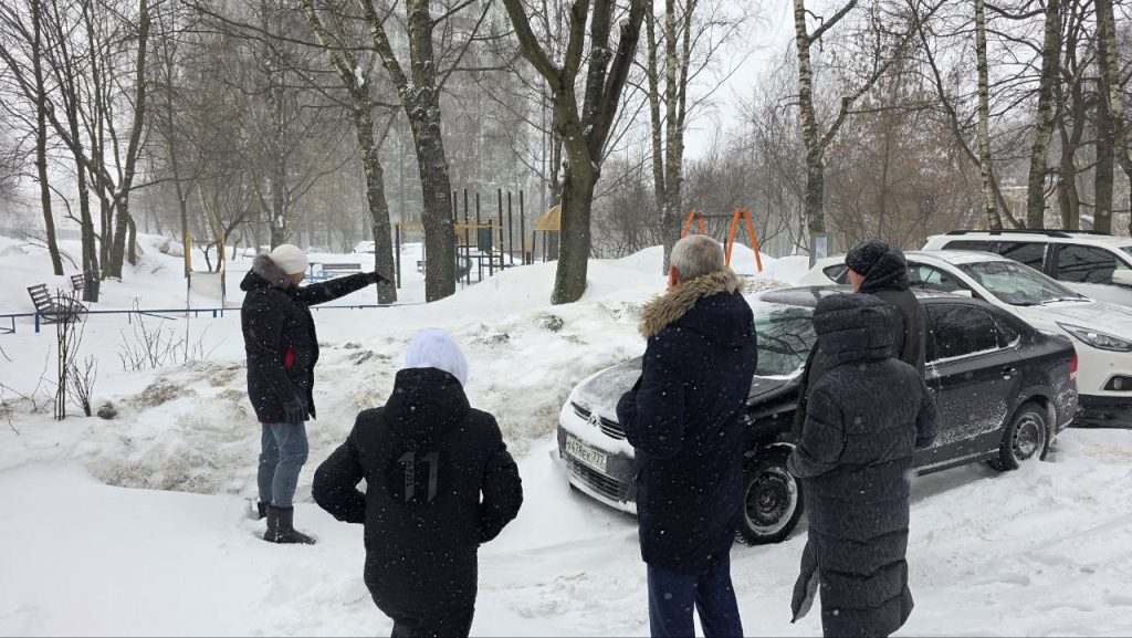 Встречу с горожанами организовал Александр Новиков. Фото: Telegram-канал Муниципального округа Чертаново Южное