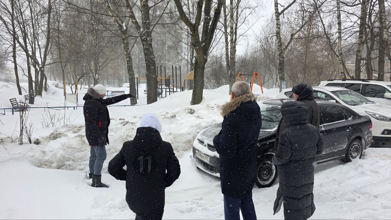 Встречу с горожанами организовал Александр Новиков. Фото: Telegram-канал Муниципального округа Чертаново Южное