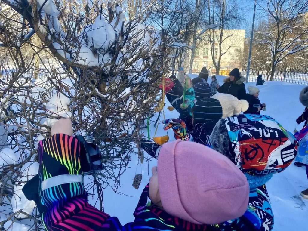 Ученики школы №1582 приняли участие в экологической акции. Фото: страница школы №1582 в социальных сетях