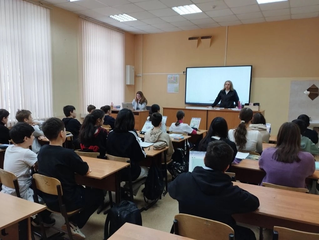 Профилактические беседы с инспектором ПДН провели в школе №924. Фото: страница школы №924 в социальных сетях