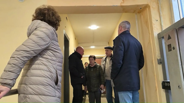 Глава МО Чертаново Южное провел осмотр состояния многоквартирного дома. Фото: официальная страница МО Чертаново Южное в социальных сетях