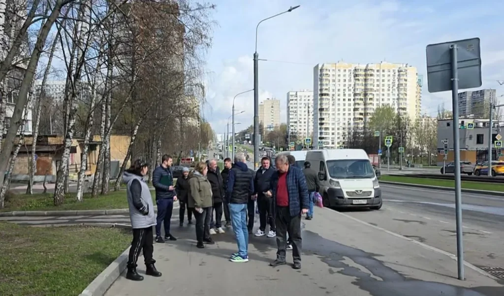 Участником планового обхода территории Чертанова Южного стал Александр Новиков. Фото: официальная страница МО Чертаново Южное в социальных сетях