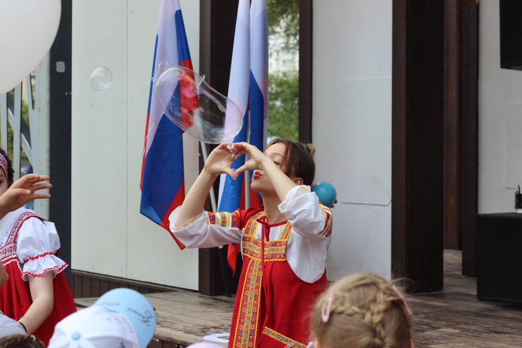 Праздничное мероприятие «Россия — Родина моя!» прошло в Чертанове Южном. Фото: Полина Титкова, «Вечерняя Москва»